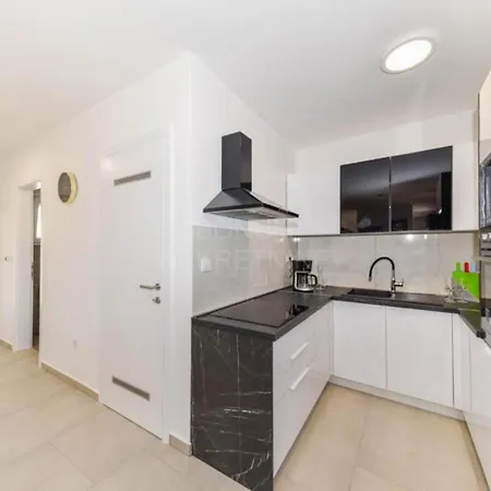 Villa Sunrise With Outdoor Pool *