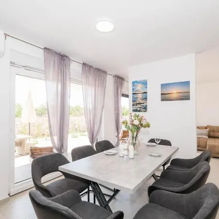 Sunrise With Outdoor Pool Šibenik