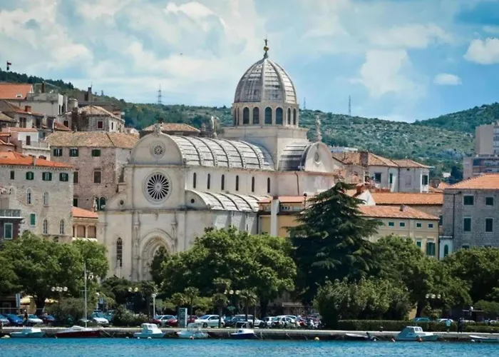 Sunrise With Outdoor Pool *