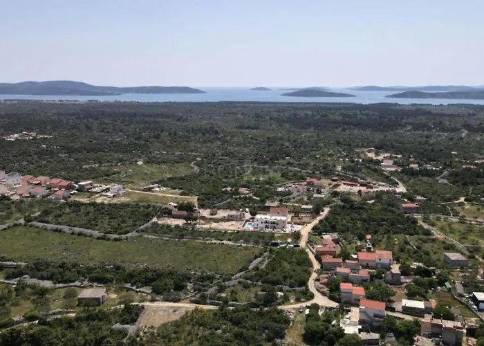 Villa Sunrise With Outdoor Pool