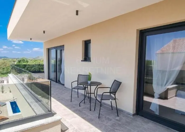 Sunrise With Outdoor Pool Šibenik