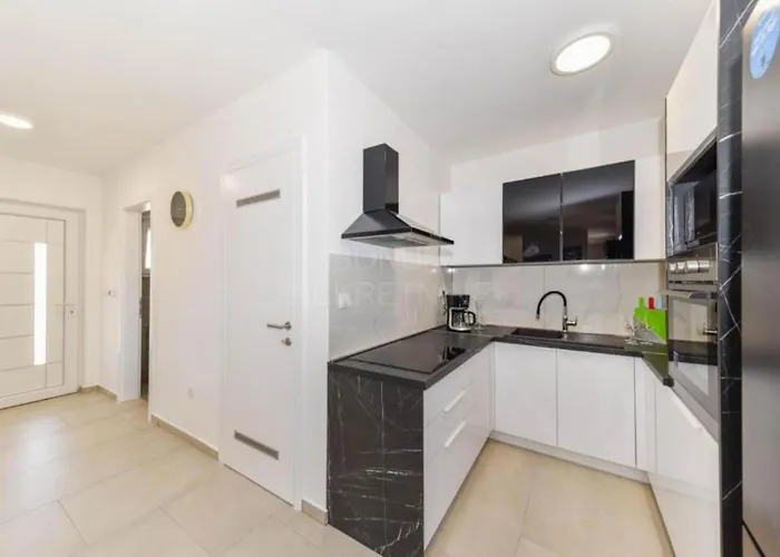 Villa Sunrise With Outdoor Pool *