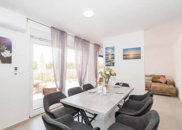 Sunrise With Outdoor Pool Šibenik