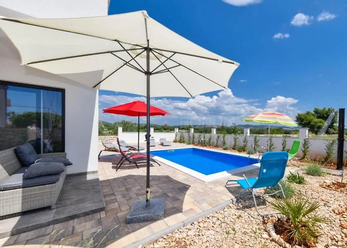 Sunrise With Outdoor Pool Villa Šibenik