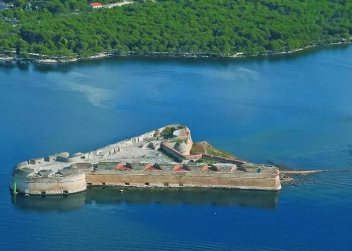Villa Sunrise With Outdoor Pool